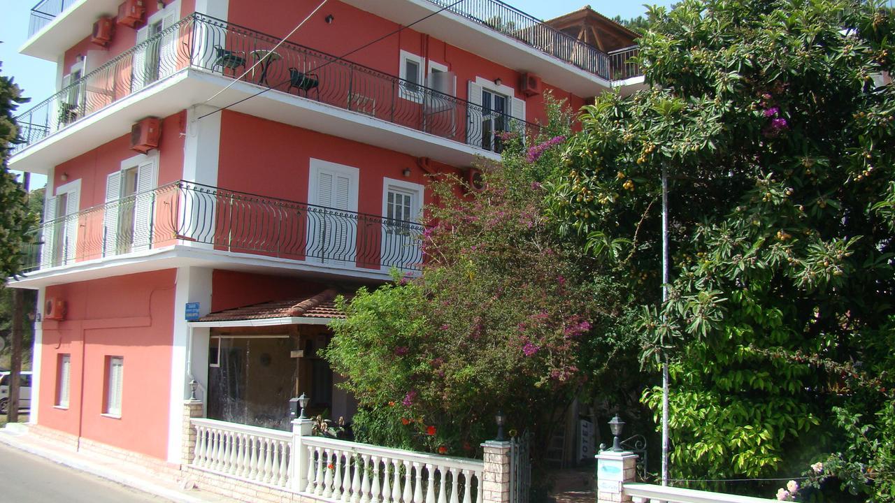 Dionisis Apartments Agia Efimia Exterior photo